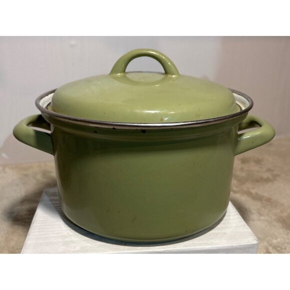 Vintage Avocado Green Enamelware Cooking Pot With Lid 9" Diameter - Picture 3 of 9